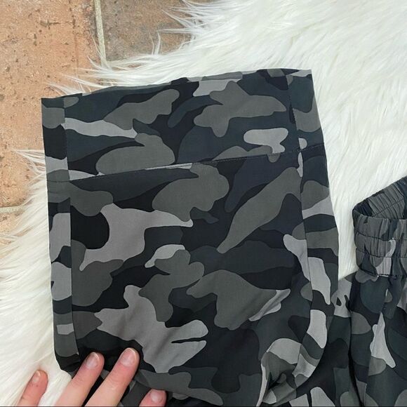 [Joie] Relax Camo printed jogger pants - Size Medium - Picture 7 of 8